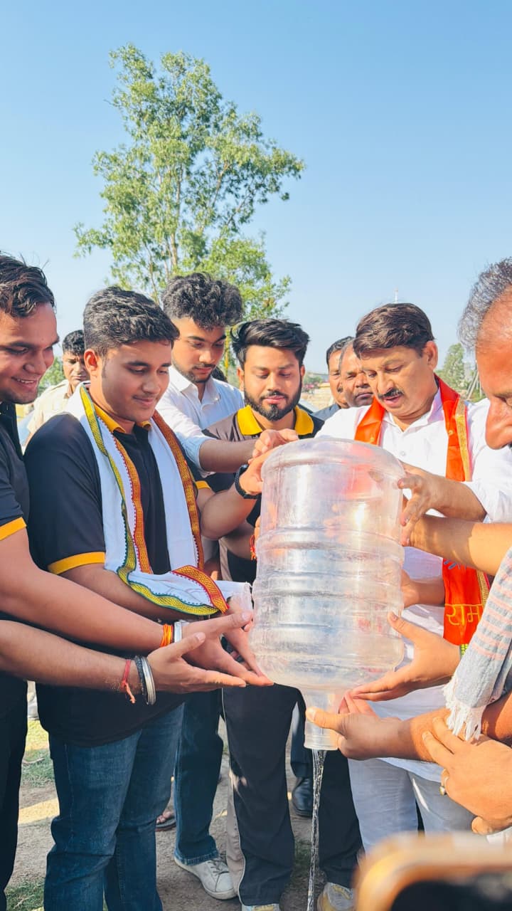 Pashu Sewa Samiti volunteers during a public water and plantation activity